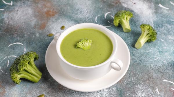 Supă cremoasă de broccoli: Un preparat delicat și plin de nutrienți 
