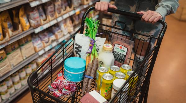 Reprezentanții supermarketurilor, chemați la guvern. Prețul produselor ar putea fi plafonat de Paște