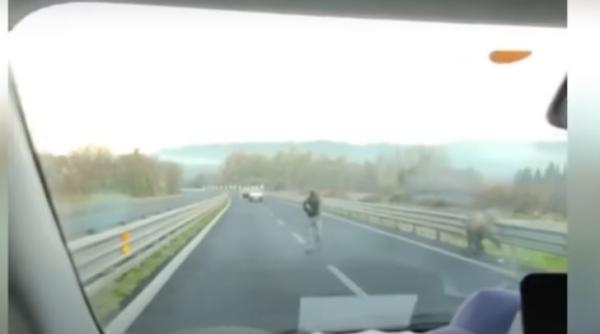 VIDEO. Jaf desprins din filmele de acțiune. Un grup de indivizi înarmați au blocat autostrada și au furat patru milioane de euro, în Italia