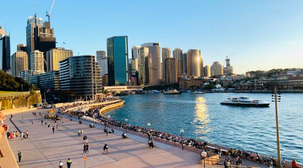 O tânără avertizează oamenii: „Orașul în care să nu vă mutați: are cele mai scumpe chirii din lume”