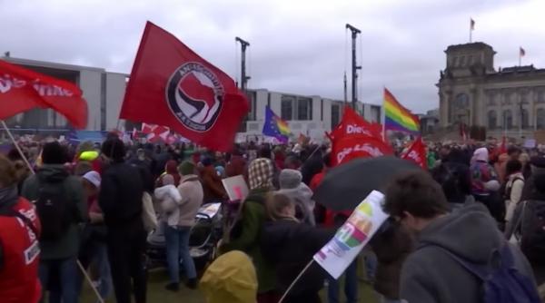 Succesul partidelor extremiste îi sperie pe germani: 200.000 de oameni în stradă împotriva AfD, partidul de extremă dreapta - VIDEO