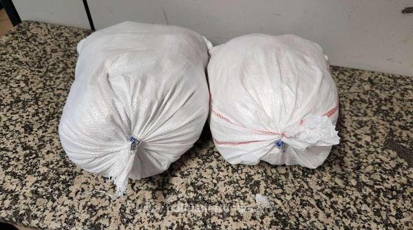 Descoperire inedită în bagajul unei românce care venea din Turcia. Comoara de 19 kg a fost găsită de polițiști  