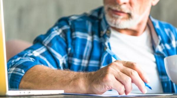 Pensionar din Italia, pus să înapoieze 26 000 euro statului pentru că a încasat o sumă infimă pentru o prestație