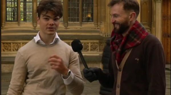 Un străin care vorbește 10 limbi a declarat că limba română este preferata lui