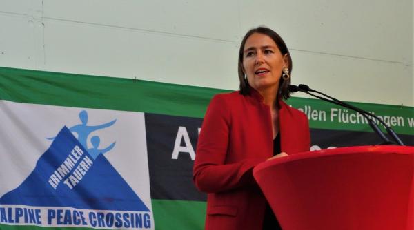 Celebră jurnalistă, dispărută în Austria. Este căutată de peste 100 de polițiști, i-a fost găsită doar mașina 