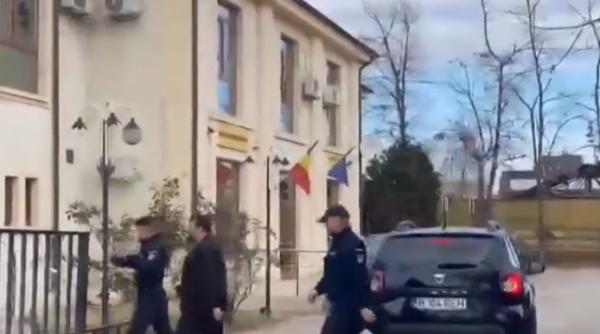 Florin Salam, săltat de poliție: Dus cu mandat la audieri, după ce i-ar fi luat unui mire banii munciți în străinătate și nu i-a mai cântat la nuntă