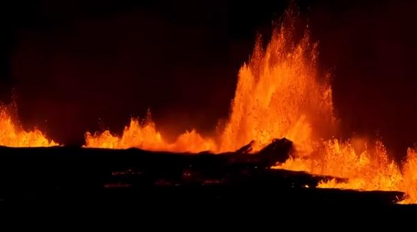 Un vulcan Islanda a erupt din nou, aruncând lavă la 80 de metri înălțime
