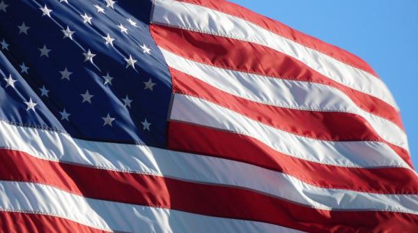 Ambasadorul Statelor Unite ale Americii în România îi îndeamnă pe români să aplice pentru vize de călătorie în SUA 