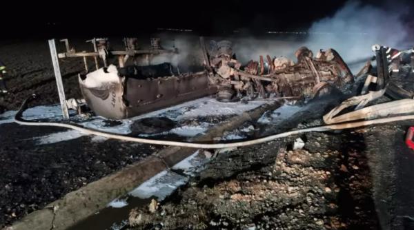 Incendiu la o autocisternă încărcată cu 40 de tone de motorină, la Brăila. Șoferul - găsit carbonizat în cabină