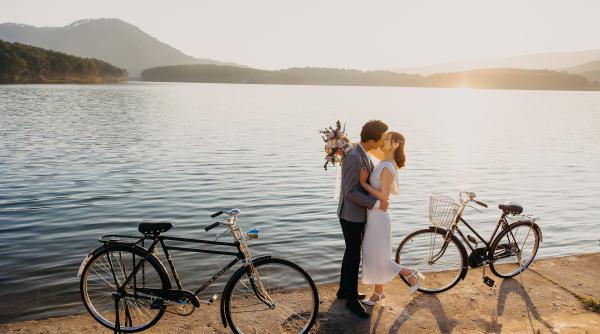 Ziua Îndrăgostiților: Cele mai bune idei romantice pentru a-ți surprinde iubita sau soția