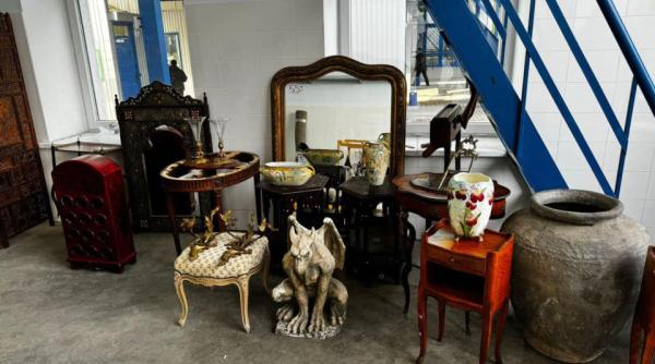 Transport suspect la granița României: Mai multe bastoane care ascundeau arme și obiecte de antichitate au trecut prin "Coridorul verde"/ FOTO