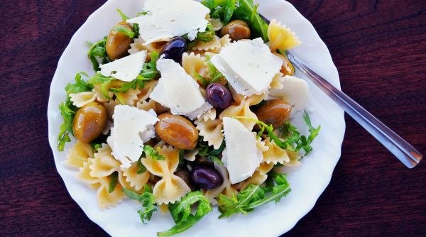 Fără griji la prânz: Rețetă simplă pentru salată de paste