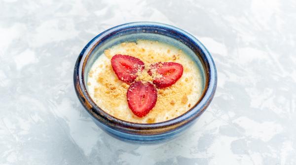 Prăjitură cu gem și griș. O făceau mamele noastre și ieșea un deliciu de fiecare dată