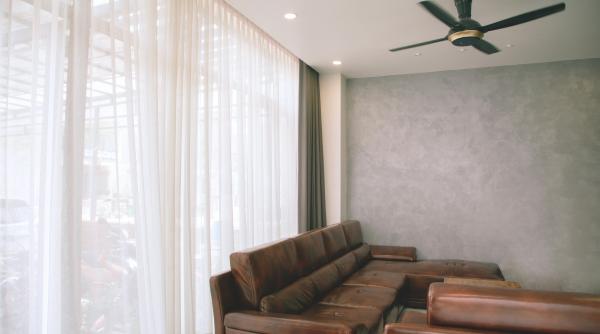 Trucuri simple pentru curățarea și uscarea rapidă a perdelelor