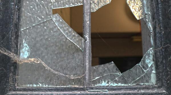 Român beat, arestat după ce a vandalizat centrul unui oraș din Italia și a băgat frica în locuitori