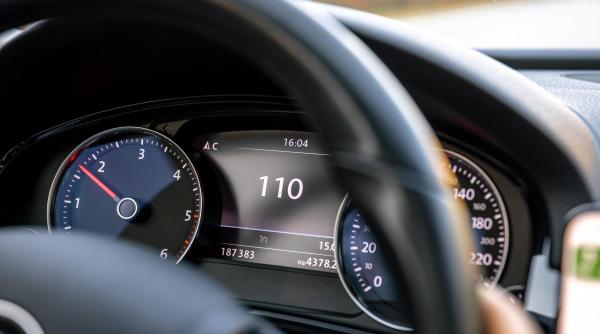 Românii prinși de radar în Austria vor rămâne fără mașină. Viena a dat "liber" la confiscarea autovehiculelor vitezomanilor