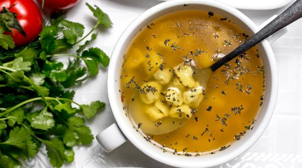 Supă grecească de perișoare (Yuvarlakia) - Rețeta ușoară și delicioasă