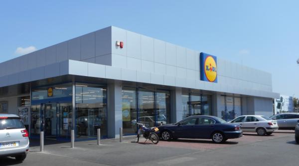 Alertă alimentară în România! Biscuiți cu bucăți de metal, retrași de pe rafturile Lidl