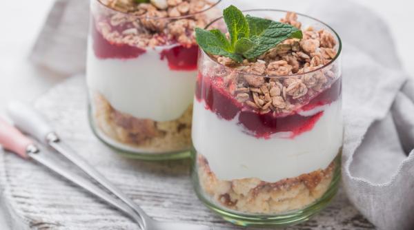 Desert la pahar, gata în câteva minute. Un "dulce" perfect pentru o seară cu prietenii