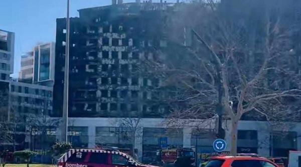 Ce a mai rămas din blocul de 14 etaje din Valencia. Galerie foto