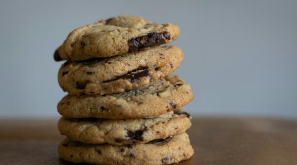 Biscuiți delicioși cu ciocolată: Un desert ușor de pregătit, perfect dacă ai musafiri