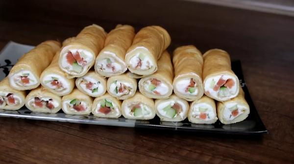 Clătite cu cremă de brânză și somon, perfecte pentru micul dejun