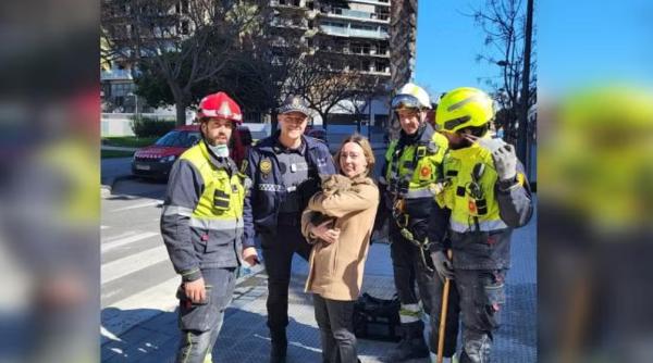 Minune la Valencia: Motanul Coco, găsit în viață la opt zile de la incendiul devastator în care au murit 10 oameni, inclusiv două românce - VIDEO