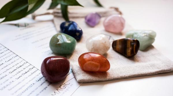 Cristalele norocoase ale zodiilor pentru 2024: deviază vibrațiile rele și aduc prosperitate în viața ta