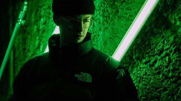 O haină de 300 de euro a fost "furată" dintr-un bar din Manchester. Răzbunarea perfectă a victimei a uimit internetul