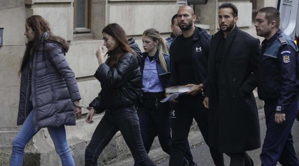 Frații Tate, reținuți de poliție în baza unui mandat emis de autoritățile din Marea Britanie