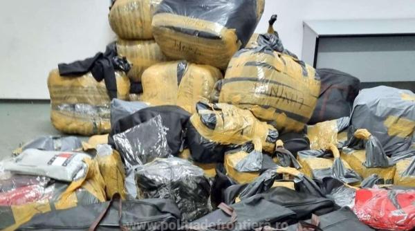 Microbuz românesc, oprit în Germania. Pachetele au fost luate la puricat, iar șoferul a început brusc să "nu mai înțeleagă limba"