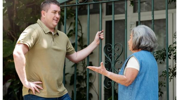 Vânătorii de apartamente ai bătrânilor singuri, cercetați de DNA. Le vindeau casele 