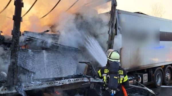 Germania. Un șofer român a murit prins în cabina camionul său, care a luat foc, după un accident pe autostradă