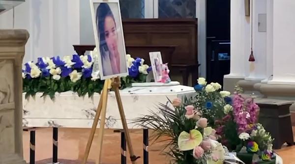 Valuri de lacrimi la înmormântarea Andreei Rabciuc de miercuri, din Italia: "Imposibil de acceptat că nu mai este aici”