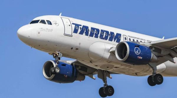 Avion TAROM, plin cu pasageri, lovit de fulger, noaptea trecută 