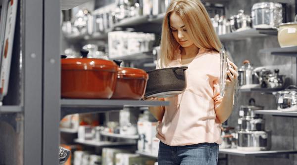 Un magazin din Spania vinde mii de produse la 1 euro. Nimeni nu pleacă cu mâna goală: "E o nebunie"