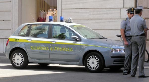 Un român din Italia i-a furat identitatea altuia și a făcut datorii de peste 800.000 de euro