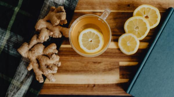 Shot-uri cu ghimbir, turmeric și lămâie: Rețeta simplă și rapidă pentru o dimineață plină de energie!