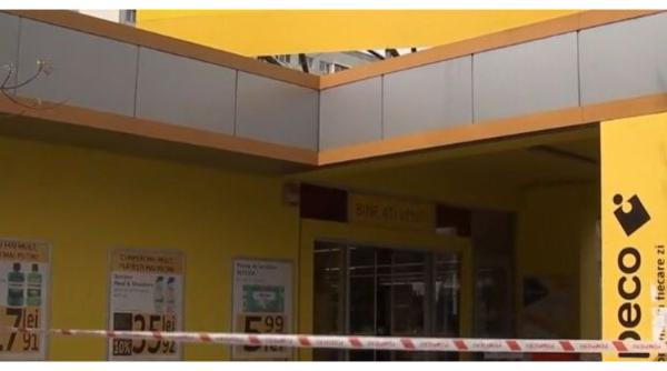Tavanul supermarketului Supeco din București s-a prăbușit peste o clientă de 70 de ani