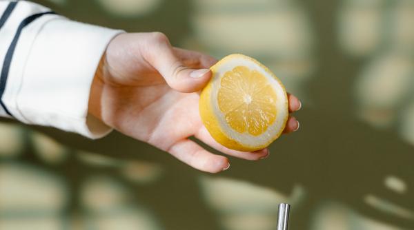 Trucuri cu lămâie: Cum să folosești acest fruct minunat în gospodărie și în viața de zi cu zi