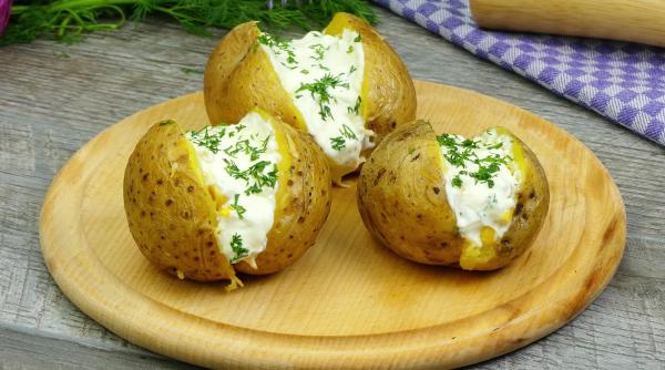 Cartofi copți în staniol pe grătar - Savoare garantată la fiecare mușcătură!