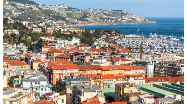 Un român de 36 de ani care a comis zeci de spargeri în San Remo, expulzat din Italia 