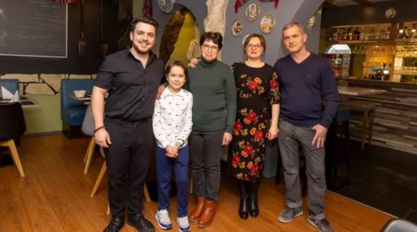 O familie de români din Olanda a deschis primul restaurant autentic românesc: "Gătim încet, cu dragoste"