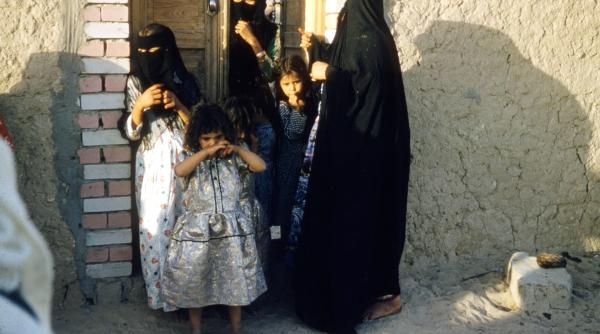 Extrema dreaptă franceză spune că va interzice vălul islamic pe stradă dacă va câştiga alegerile prezidenţiale