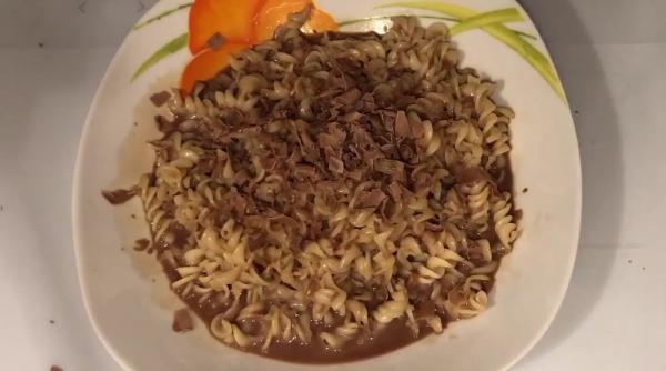 Rețetă inedită: Desert de paste cu ciocolată și fructe proaspete