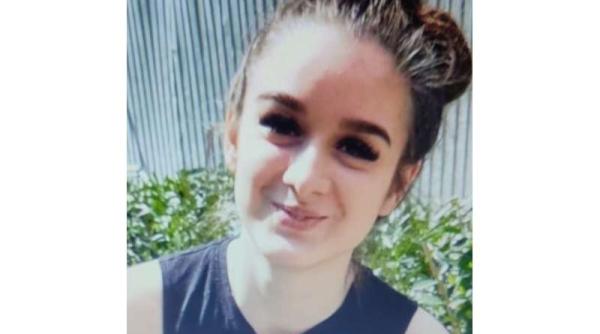 Fată de 17 ani, dispărută de acasă, din București. Poliția cere ajutorul populației 