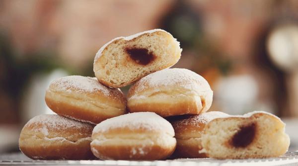 Rețetă gogoși la cuptor. Sunt la fel de pufoase și aromate ca cele prăijte