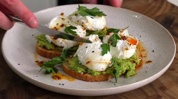 Cel mai gustos mod de a prepara avocado: Rețetă de guacamole și ouă