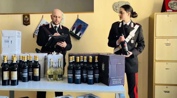 O bandă de hoți români din Italia, specializată în furturi de vinuri scumpe, a fost arestată