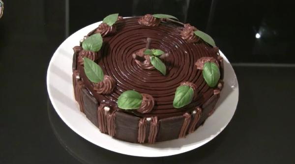 Tort cu ciocolată și cremă de mentă: Rețeta direct de la cofetar